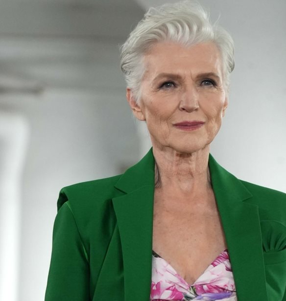 Maye Musk | &#x397; &#x3BC;&#x3B7;&#x3C4;&#x3AD;&#x3C1;&#x3B1; &#x3C4;&#x3BF;&#x3C5; Elon Musk &#x3C0;&#x3B1;&#x3C1;&#x3BF;&#x3C5;&#x3C3;&#x3AF;&#x3B1;&#x3C3;&#x3B5; &#x3C3;&#x3C4;&#x3B7;&#x3BD; &#x391;&#x3B8;&#x3AE;&#x3BD;&#x3B1; &#x3C4;&#x3BF; &#x3BD;&#x3AD;&#x3BF; &#x3C4;&#x3B7;&#x3C2; &#x3B2;&#x3B9;&#x3B2;&#x3BB;&#x3AF;&#x3BF;