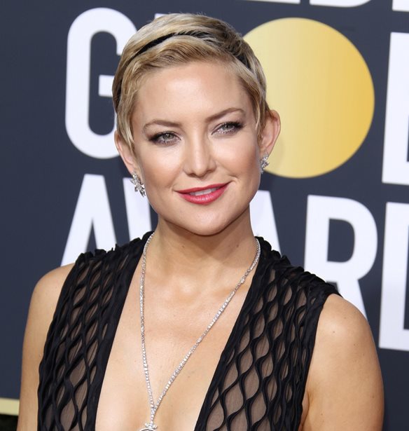Kate Hudson | K&#x3AC;&#x3BD;&#x3B5;&#x3B9; yoga &#x3BA;&#x3B1;&#x3B9; &#x3BC;&#x3B1;&#x3C2; &#x3B4;&#x3B5;&#x3AF;&#x3C7;&#x3BD;&#x3B5;&#x3B9; &#x3C4;&#x3B7;&#x3BD; &#x3C6;&#x3BF;&#x3C5;&#x3C3;&#x3BA;&#x3C9;&#x3BC;&#x3AD;&#x3BD;&#x3B7; &#x3BA;&#x3BF;&#x3B9;&#x3BB;&#x3AF;&#x3C4;&#x3C3;&#x3B1; &#x3C4;&#x3B7;&#x3C2;