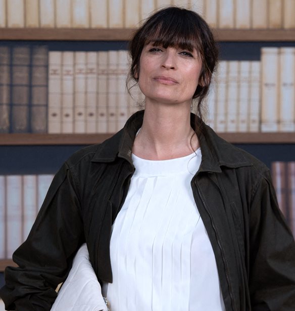 Αυτή η εμφάνιση της Caroline de Maigret είναι ο ορισμός της απόλυτης κομψότητας