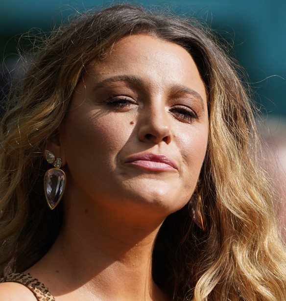 Blake Lively | &#x397; disco-inspired &#x3B5;&#x3BC;&#x3C6;&#x3AC;&#x3BD;&#x3B9;&#x3C3;&#x3B7; &#x3C3;&#x3C4;&#x3B7; NYFW &#x3C0;&#x3BF;&#x3C5; &#x3C3;&#x3C5;&#x3B6;&#x3B7;&#x3C4;&#x3AE;&#x3B8;&#x3B7;&#x3BA;&#x3B5;