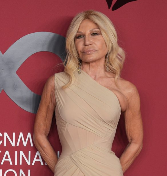 Donatella Versace | &quot;&#x38C;&#x3C4;&#x3B1;&#x3BD; &#x3BF; &#x3B1;&#x3B4;&#x3B5;&#x3C1;&#x3C6;&#x3CC;&#x3C2; &#x3BC;&#x3BF;&#x3C5;, Gianni, &#x3BC;&#x3BF;&#x3C5; &#x3B1;&#x3C0;&#x3BF;&#x3BA;&#x3AC;&#x3BB;&#x3C5;&#x3C8;&#x3B5; &#x3CC;&#x3C4;&#x3B9; &#x3AE;&#x3C4;&#x3B1;&#x3BD; &#x3BF;&#x3BC;&#x3BF;&#x3C6;&#x3C5;&#x3BB;&#x3CC;&#x3C6;&#x3B9;&#x3BB;&#x3BF;&#x3C2;&quot;