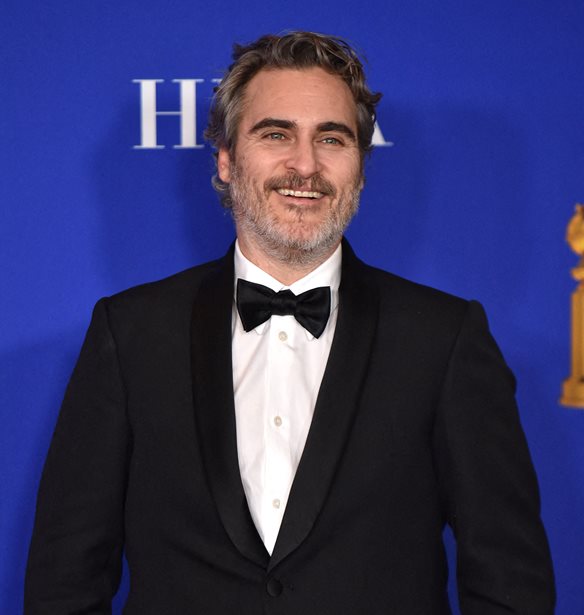 &#x397; &#x3B1;&#x3C0;&#x3CC;&#x3C6;&#x3B1;&#x3C3;&#x3B7; &#x3C4;&#x3BF;&#x3C5; Joaquin Phoenix &#x3BD;&#x3B1; &#x3C6;&#x3BF;&#x3C1;&#x3AC;&#x3B5;&#x3B9; &#x3C4;&#x3BF; &#x3AF;&#x3B4;&#x3B9;&#x3BF; &#x3BA;&#x3BF;&#x3C3;&#x3C4;&#x3BF;&#x3CD;&#x3BC;&#x3B9; &#x3C3;&#x3B5; &#x3CC;&#x3BB;&#x3B5;&#x3C2; &#x3C4;&#x3B9;&#x3C2; &#x3B1;&#x3C0;&#x3BF;&#x3BD;&#x3BF;&#x3BC;&#x3AD;&#x3C2; &#x3B2;&#x3C1;&#x3B1;&#x3B2;&#x3B5;&#x3AF;&#x3C9;&#x3BD;