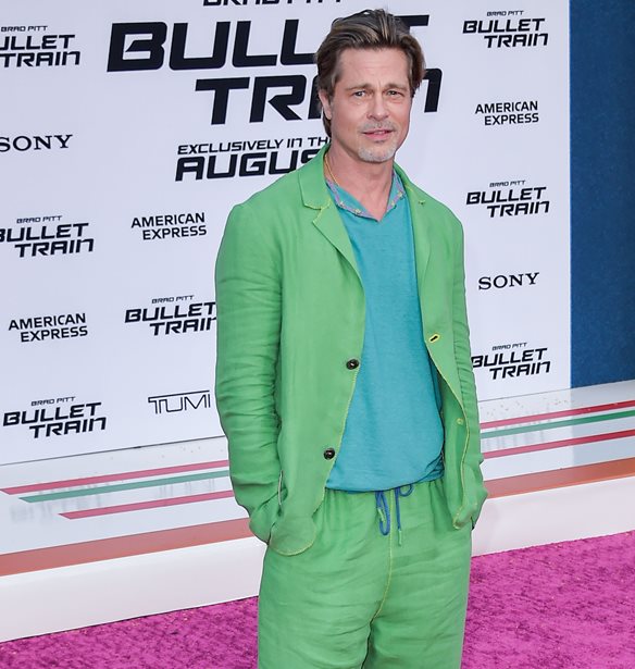 O Brad Pitt &#x3BA;&#x3AC;&#x3BD;&#x3B5;&#x3B9; &#x3C4;&#x3B1; &#x3C0;&#x3C1;&#x3CE;&#x3C4;&#x3B1; &#x3B2;&#x3AE;&#x3BC;&#x3B1;&#x3C4;&#x3B1; &quot;&#x3C3;&#x3C5;&#x3BD;&#x3C4;&#x3B1;&#x3BE;&#x3B9;&#x3BF;&#x3B4;&#x3CC;&#x3C4;&#x3B7;&#x3C3;&#x3B7;&#x3C2;&quot; &#x3BA;&#x3B1;&#x3B9; &#x3C6;&#x3B1;&#x3AF;&#x3BD;&#x3B5;&#x3C4;&#x3B1;&#x3B9; &#x3BD;&#x3B1; &#x3C4;&#x3BF; &#x3B1;&#x3C0;&#x3BF;&#x3BB;&#x3B1;&#x3BC;&#x3B2;&#x3AC;&#x3BD;&#x3B5;&#x3B9;