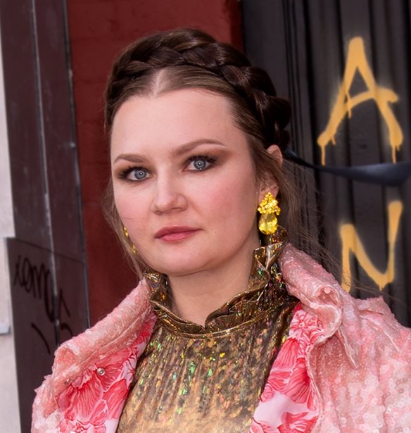 &quot;Delvey&#x27;s Dinner Club&quot; | &#x397; Anna Delvey &#x3BC;&#x3CC;&#x3BB;&#x3B9;&#x3C2; &#x3C5;&#x3C0;&#x3AD;&#x3B3;&#x3C1;&#x3B1;&#x3C8;&#x3B5; &#x3B3;&#x3B9;&#x3B1; &#x3B4;&#x3B9;&#x3BA;&#x3AE; &#x3C4;&#x3B7;&#x3C2; &#x3B5;&#x3BA;&#x3C0;&#x3BF;&#x3BC;&#x3C0;&#x3AE;