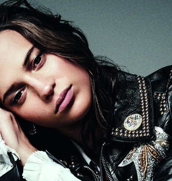 All About Alicia Vikander: &#x397; &#x3B1;&#x3B3;&#x3B1;&#x3C0;&#x3B7;&#x3BC;&#x3AD;&#x3BD;&#x3B7; &#x3C4;&#x3BF;&#x3C5; &#x3A7;&#x3CC;&#x3BB;&#x3B9;&#x3B3;&#x3BF;&#x3C5;&#x3BD;&#x3C4; &#x3C3;&#x3C4;&#x3B7; Madame Figaro &#x399;&#x3BF;&#x3C5;&#x3BB;&#x3AF;&#x3BF;&#x3C5;