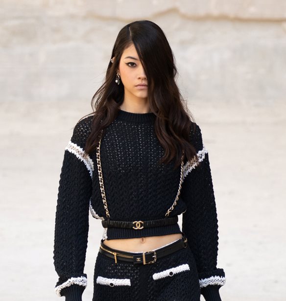 Chanel Cruise 21/22 | &#x3A0;&#x3AC;&#x3C1;&#x3B5; &#x3AD;&#x3BC;&#x3C0;&#x3BD;&#x3B5;&#x3C5;&#x3C3;&#x3B7; &#x3B1;&#x3C0;&#x3CC; &#x3C4;&#x3BF; &#x3C1;&#x3BF;&#x3BA; hairstyle &#x3BA;&#x3B1;&#x3B9; makeup &#x3C4;&#x3C9;&#x3BD; &#x3BC;&#x3BF;&#x3BD;&#x3C4;&#x3AD;&#x3BB;&#x3C9;&#x3BD;