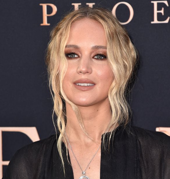 &#x397; Jennifer Lawrence &#x3C0;&#x3BF;&#x3C5;&#x3BB;&#x3AC; &#x3C4;&#x3BF; &#x3C0;&#x3BF;&#x3BB;&#x3C5;&#x3C4;&#x3B5;&#x3BB;&#x3AD;&#x3C2; &#x3C1;&#x3B5;&#x3C4;&#x3B9;&#x3C1;&#x3AD; &#x3C4;&#x3B7;&#x3C2; &#x3C3;&#x3C4;&#x3B7; &#x39D;&#x3AD;&#x3B1; &#x3A5;&#x3CC;&#x3C1;&#x3BA;&#x3B7;