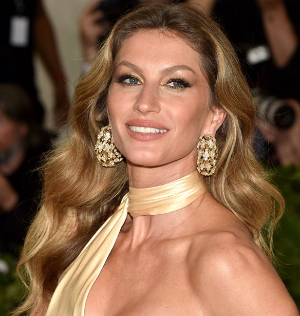 &#x397; &#x3C3;&#x3C5;&#x3B3;&#x3BA;&#x3BB;&#x3BF;&#x3BD;&#x3B9;&#x3C3;&#x3C4;&#x3B9;&#x3BA;&#x3AE; &#x3BF;&#x3BC;&#x3BF;&#x3B9;&#x3CC;&#x3C4;&#x3B7;&#x3C4;&#x3B1; &#x3C4;&#x3B7;&#x3C2; Gisele &#x3BC;&#x3B5; &#x3C4;&#x3B7;&#x3BD; 7&#x3C7;&#x3C1;&#x3BF;&#x3BD;&#x3B7; &#x3BA;&#x3CC;&#x3C1;&#x3B7; &#x3C4;&#x3B7;&#x3C2;, Vivian