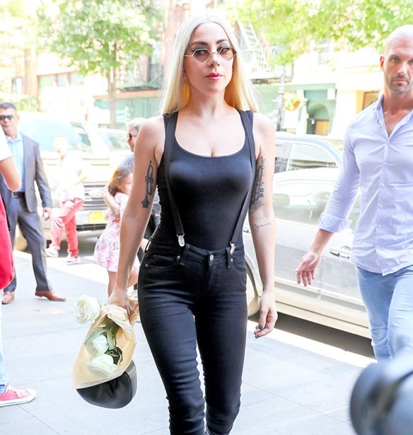 Lady Gaga-Bella Hadid: &#x3A0;&#x3BF;&#x3CD; &#x3C4;&#x3B9;&#x3C2; &#x3B5;&#x3BD;&#x3C4;&#x3CC;&#x3C0;&#x3B9;&#x3C3;&#x3B5; &#x3BF; &#x3C6;&#x3C9;&#x3C4;&#x3BF;&#x3B3;&#x3C1;&#x3B1;&#x3C6;&#x3B9;&#x3BA;&#x3CC;&#x3C2; &#x3C6;&#x3B1;&#x3BA;&#x3CC;&#x3C2;;