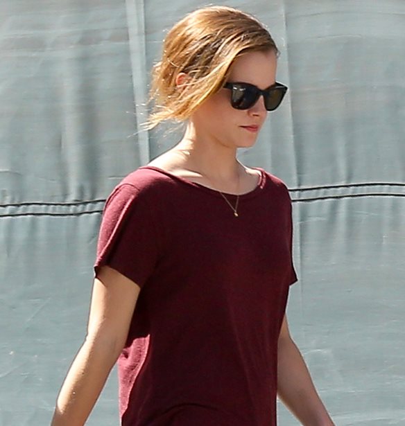 H Emma Watson &#x3AD;&#x3B2;&#x3B1;&#x3C8;&#x3B5; &#x3C4;&#x3B1; &#x3BC;&#x3B1;&#x3BB;&#x3BB;&#x3B9;&#x3AC; &#x3C4;&#x3B7;&#x3C2; &#x3C3;&#x3BA;&#x3BF;&#x3CD;&#x3C1;&#x3B1; &#x3BA;&#x3B1;&#x3C3;&#x3C4;&#x3B1;&#x3BD;&#x3AC;