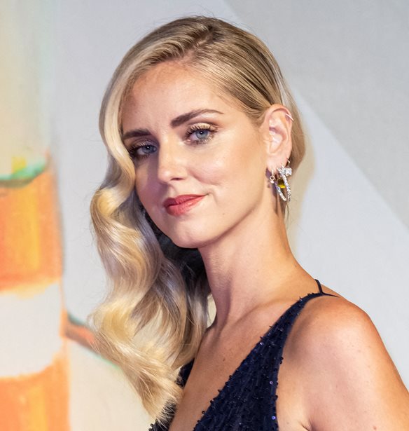 Chiara Ferragni | &#x397; &#x3B1;&#x3B4;&#x3B5;&#x3C1;&#x3C6;&#x3AE; &#x3C4;&#x3B7;&#x3C2;, Fransesca, &#x3C0;&#x3B1;&#x3BD;&#x3C4;&#x3C1;&#x3B5;&#x3CD;&#x3C4;&#x3B7;&#x3BA;&#x3B5; &#x3C3;&#x3B5; &#x3AD;&#x3BD;&#x3B1; &#x3C0;&#x3B1;&#x3C1;&#x3B1;&#x3BC;&#x3C5;&#x3B8;&#x3AD;&#x3BD;&#x3B9;&#x3BF; &#x3C3;&#x3BA;&#x3B7;&#x3BD;&#x3B9;&#x3BA;&#x3CC;