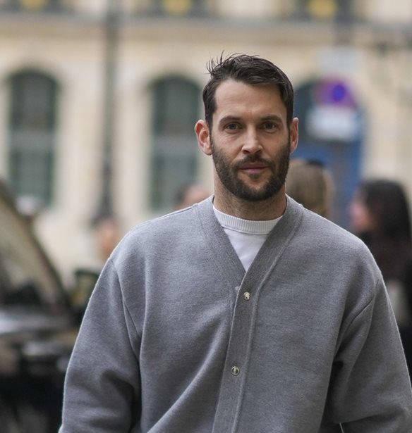 &#x39F; Simon Porte Jacquemus &#x3B1;&#x3BD;&#x3B1;&#x3BA;&#x3BF;&#x3AF;&#x3BD;&#x3C9;&#x3C3;&#x3B5; &#x3CC;&#x3C4;&#x3B9; &#x3AD;&#x3B3;&#x3B9;&#x3BD;&#x3B5; &#x3C0;&#x3B1;&#x3C4;&#x3AD;&#x3C1;&#x3B1;&#x3C2; &#x3B4;&#x3CD;&#x3BF; &#x3C0;&#x3B1;&#x3B9;&#x3B4;&#x3B9;&#x3CE;&#x3BD;