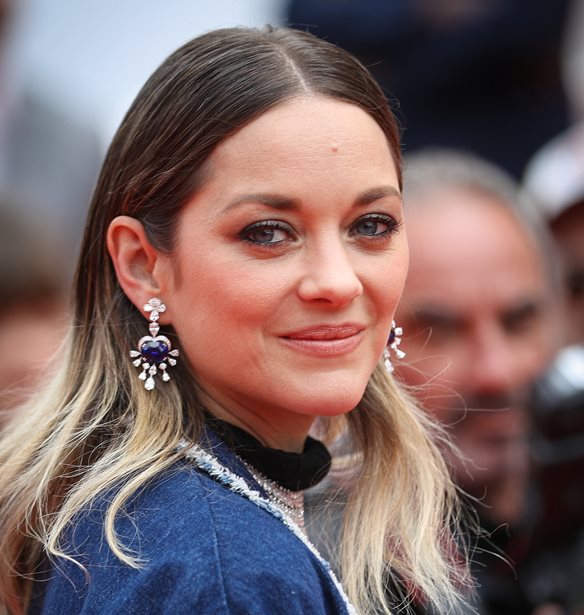 H Marion Cotillard &#x3C3;&#x3C4;&#x3AD;&#x3BB;&#x3BD;&#x3B5;&#x3B9; &#x3AD;&#x3BD;&#x3B1; &#x3B4;&#x3C5;&#x3BD;&#x3B1;&#x3C4;&#x3CC; &#x3BC;&#x3AE;&#x3BD;&#x3C5;&#x3BC;&#x3B1; &#x3B3;&#x3B9;&#x3B1; &#x3C4;&#x3B7; &#x3B6;&#x3C9;&#x3AE; &#x3BC;&#x3B5;&#x3C4;&#x3AC; &#x3C4;&#x3BF;&#x3BD; &#x3BA;&#x3BF;&#x3C1;&#x3C9;&#x3BD;&#x3BF;&#x3CA;&#x3CC;
