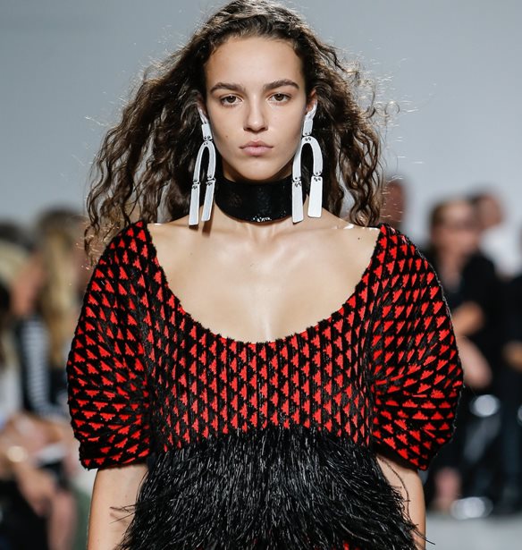 O &#x3BF;&#x3AF;&#x3BA;&#x3BF;&#x3C2; Proenza Schouler &#x3B1;&#x3C0;&#x3BF;&#x3C3;&#x3CD;&#x3C1;&#x3B5;&#x3C4;&#x3B1;&#x3B9; &#x3B1;&#x3C0;&#x3CC; &#x3C4;&#x3B7;&#x3BD; &#x395;&#x3B2;&#x3B4;&#x3BF;&#x3BC;&#x3AC;&#x3B4;&#x3B1; &#x39C;&#x3CC;&#x3B4;&#x3B1;&#x3C2; &#x3A4;&#x3B7;&#x3C2; &#x39D;&#x3AD;&#x3B1;&#x3C2; &#x3A5;&#x3CC;&#x3C1;&#x3BA;&#x3B7;&#x3C2;