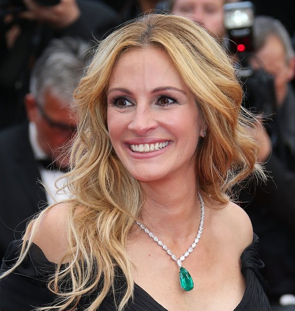 Julia Roberts | &#x397; &#x3C3;&#x3C4;&#x3B1;&#x3C1; &#x3C0;&#x3BF;&#x3C5; &quot;&#x3AD;&#x3C3;&#x3C0;&#x3B1;&#x3C3;&#x3B5;&quot; &#x3C0;&#x3C1;&#x3CE;&#x3C4;&#x3B7; &#x3C4;&#x3BF;&#x3BD; &#x3AC;&#x3B3;&#x3C1;&#x3B1;&#x3C6;&#x3BF; &#x3BD;&#x3CC;&#x3BC;&#x3BF; &#x3C4;&#x3BF;&#x3C5; &#x3A6;&#x3B5;&#x3C3;&#x3C4;&#x3B9;&#x3B2;&#x3AC;&#x3BB; &#x39A;&#x3B1;&#x3BD;&#x3BD;&#x3CE;&#x3BD;