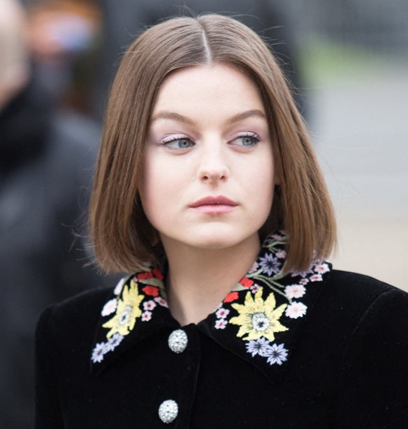 &#x397; Emma Corrin &#x3B5;&#x3AF;&#x3BD;&#x3B1;&#x3B9; &#x3B1;&#x3BD;&#x3B5;&#x3C1;&#x3C7;&#x3CC;&#x3BC;&#x3B5;&#x3BD;&#x3BF; style icon