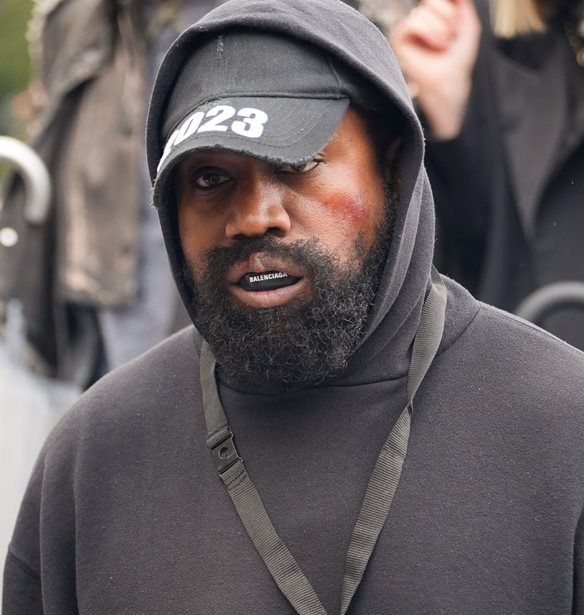 &#x39F; &#x3BF;&#x3AF;&#x3BA;&#x3BF;&#x3C2; Balenciaga &#x3B4;&#x3B9;&#x3B1;&#x3BA;&#x3CC;&#x3C0;&#x3C4;&#x3B5;&#x3B9; &#x3C4;&#x3B7; &#x3C3;&#x3C5;&#x3BD;&#x3B5;&#x3C1;&#x3B3;&#x3B1;&#x3C3;&#x3AF;&#x3B1; &#x3C4;&#x3BF;&#x3C5; &#x3BC;&#x3B5; &#x3C4;&#x3BF;&#x3BD; Kanye West &#x3BC;&#x3B5;&#x3C4;&#x3AC; &#x3C4;&#x3B1; &#x3B1;&#x3BD;&#x3C4;&#x3B9;&#x3C3;&#x3B7;&#x3BC;&#x3B9;&#x3C4;&#x3B9;&#x3BA;&#x3AC; &#x3C3;&#x3C7;&#x3CC;&#x3BB;&#x3B9;&#x3B1; &#x3C4;&#x3BF;&#x3C5; &#x3C1;&#x3AC;&#x3C0;&#x3B5;&#x3C1;