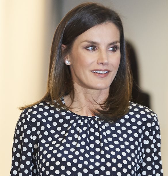 &#x397; &#x3B2;&#x3B1;&#x3C3;&#x3AF;&#x3BB;&#x3B9;&#x3C3;&#x3C3;&#x3B1; Letizia &#x3AD;&#x3BA;&#x3B1;&#x3BD;&#x3B5; &#x3C4;&#x3BF;&#x3BD; &#x3C0;&#x3B9;&#x3BF; &#x3BA;&#x3BF;&#x3BC;&#x3C8;&#x3CC; &#x3C3;&#x3C5;&#x3BD;&#x3B4;&#x3C5;&#x3B1;&#x3C3;&#x3BC;&#x3CC; &#x3B3;&#x3B9;&#x3B1; &#x3C4;&#x3B1; office looks &#x3C4;&#x3B7;&#x3C2; &#x386;&#x3BD;&#x3BF;&#x3B9;&#x3BE;&#x3B7;&#x3C2;