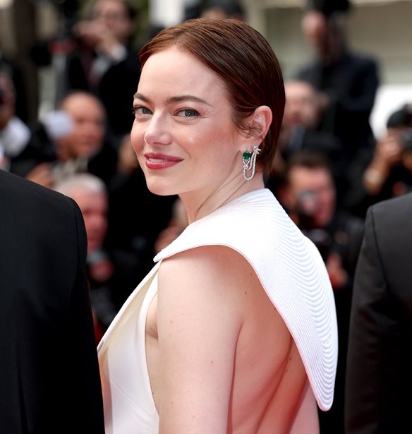 Emma Stone | &#x3A4;&#x3BF; &#x3B1;&#x3C0;&#x3C1;&#x3CC;&#x3BF;&#x3C0;&#x3C4;&#x3BF; &#x3C3;&#x3C4;&#x3BF; &#x3BA;&#x3CC;&#x3BA;&#x3BA;&#x3B9;&#x3BD;&#x3BF; &#x3C7;&#x3B1;&#x3BB;&#x3AF; &#x3C4;&#x3BF;&#x3C5; &#x3A6;&#x3B5;&#x3C3;&#x3C4;&#x3B9;&#x3B2;&#x3AC;&#x3BB; &#x39A;&#x3B1;&#x3BD;&#x3BD;&#x3CE;&#x3BD; &#x3C0;&#x3BF;&#x3C5; &#x3AD;&#x3BA;&#x3B1;&#x3BD;&#x3B5; &#x3C4;&#x3B7;&#x3BD; &#x3B5;&#x3BC;&#x3C6;&#x3AC;&#x3BD;&#x3B9;&#x3C3;&#x3AE; &#x3C4;&#x3B7;&#x3C2; viral