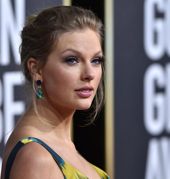 Taylor Swift &#x3BA;&#x3B1;&#x3B9; Lady Gaga &#x3B5;&#x3BD;&#x3B1;&#x3BD;&#x3C4;&#x3AF;&#x3BF;&#x3BD; Donald Trump