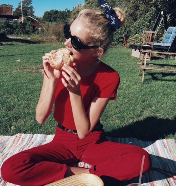 Τροφές για τέλειο δέρμα: Να τι τρώει ένα μοντέλο για υγιές πρόσωπο