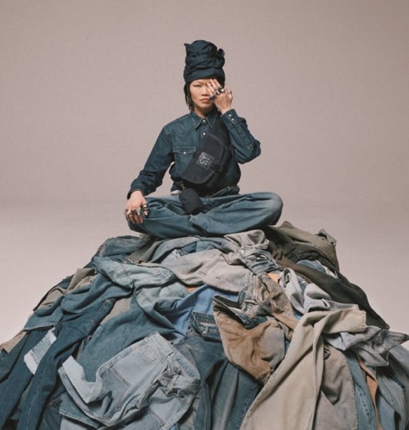 Rebellious Luxury | &#x397; &#x3BD;&#x3AD;&#x3B1; &#x3B5;&#x3C0;&#x3B1;&#x3BD;&#x3B1;&#x3C3;&#x3C4;&#x3B1;&#x3C4;&#x3B9;&#x3BA;&#x3AE; &#x3C3;&#x3C5;&#x3BB;&#x3BB;&#x3BF;&#x3B3;&#x3AE; &#x3C4;&#x3B7;&#x3C2; CYBEX &#x3B5;&#x3C0;&#x3B5;&#x3BD;&#x3B4;&#x3CD;&#x3B5;&#x3B9; &#x3C3;&#x3C4;&#x3B7;&#x3BD; &#x3C4;&#x3AC;&#x3C3;&#x3B7; &#x3C4;&#x3BF;&#x3C5; denim