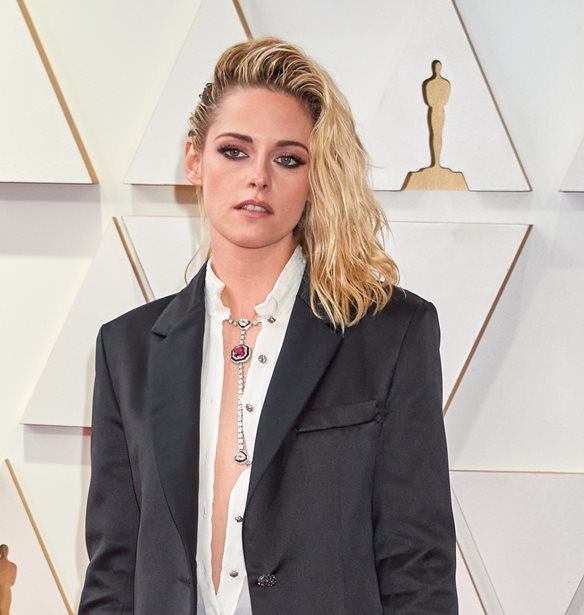 Kristen Stewart | &#x3A4;&#x3BF; &#x3C6;&#x3B9;&#x3BB;&#x3AF; &#x3BC;&#x3B5; &#x3C4;&#x3B7;&#x3BD; &#x3B1;&#x3C1;&#x3C1;&#x3B1;&#x3B2;&#x3C9;&#x3BD;&#x3B9;&#x3B1;&#x3C3;&#x3C4;&#x3B9;&#x3BA;&#x3B9;&#x3AC; &#x3C4;&#x3B7;&#x3C2; &#x3C3;&#x3C4;&#x3BF; &#x3BA;&#x3CC;&#x3BA;&#x3BA;&#x3B9;&#x3BD;&#x3BF; &#x3C7;&#x3B1;&#x3BB;&#x3AF;