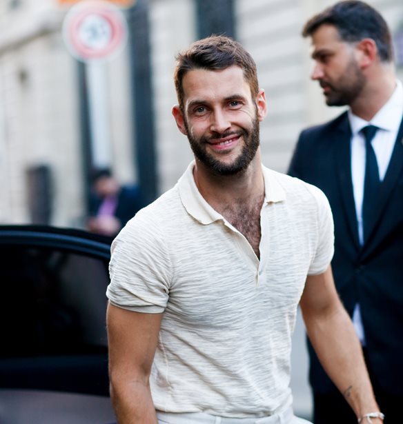 Jacquemus: &#x397; &#x3C3;&#x3C5;&#x3B3;&#x3BA;&#x3B9;&#x3BD;&#x3B7;&#x3C4;&#x3B9;&#x3BA;&#x3AE; &#x3B9;&#x3C3;&#x3C4;&#x3BF;&#x3C1;&#x3AF;&#x3B1; &#x3C0;&#x3AF;&#x3C3;&#x3C9; &#x3B1;&#x3C0;&#x3CC; &#x3C4;&#x3BF; &#x3CC;&#x3BD;&#x3BF;&#x3BC;&#x3B1; &#x3C4;&#x3BF;&#x3C5; brand