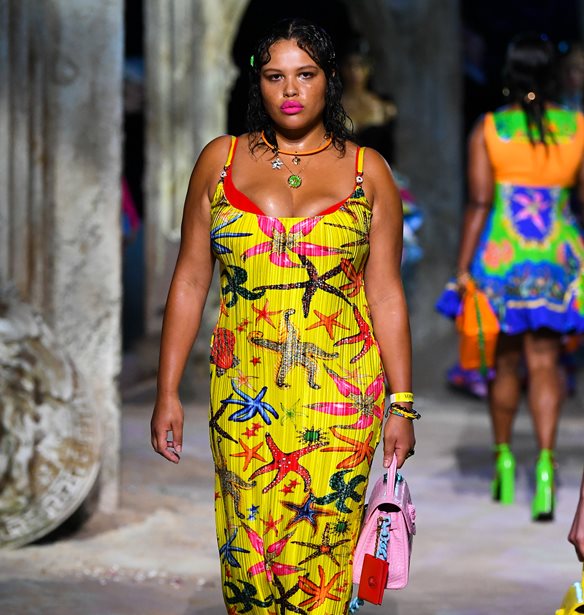 Τρία μοντέλα έγραψαν ιστορία στο show του Versace