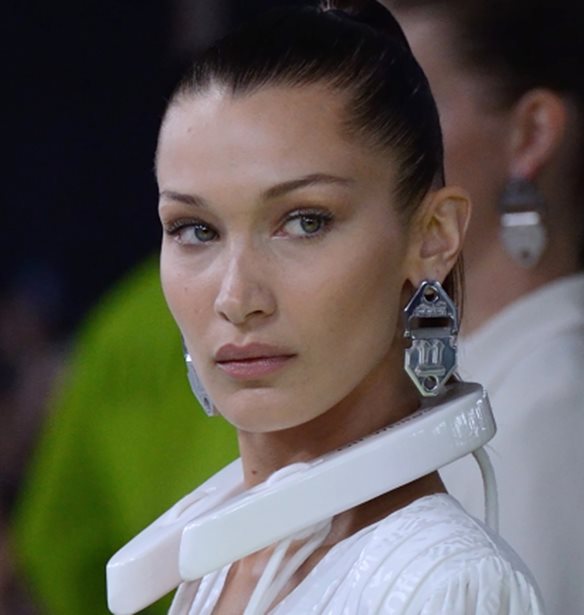 Η Bella Hadid μάς δείχνει τι έχει στο ψυγείο της!