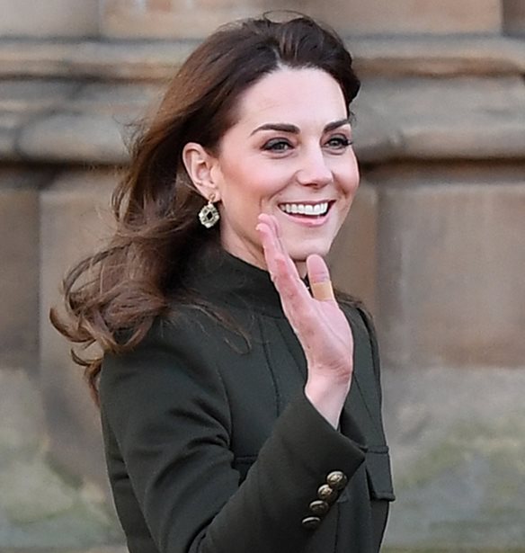 Kate Middleton | &#x39C;&#x3B5; Zara &#x3C6;&#x3CC;&#x3C1;&#x3B5;&#x3BC;&#x3B1; &#x3C0;&#x3BF;&#x3C5; &#x3BA;&#x3BF;&#x3BB;&#x3B1;&#x3BA;&#x3B5;&#x3CD;&#x3B5;&#x3B9; &#x3BA;&#x3AC;&#x3B8;&#x3B5; &#x3C3;&#x3C9;&#x3BC;&#x3B1;&#x3C4;&#x3CC;&#x3C4;&#x3C5;&#x3C0;&#x3BF;