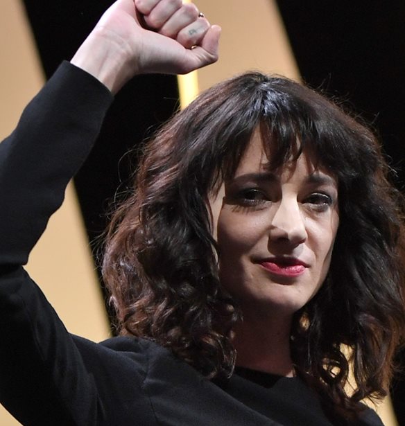 Asia Argento: &#x391;&#x3C1;&#x3BD;&#x3B5;&#x3AF;&#x3C4;&#x3B1;&#x3B9; &#x3C4;&#x3B9;&#x3C2; &#x3BA;&#x3B1;&#x3C4;&#x3B7;&#x3B3;&#x3BF;&#x3C1;&#x3AF;&#x3B5;&#x3C2; &#x3C0;&#x3B5;&#x3C1;&#x3AF; &#x3C3;&#x3B5;&#x3BE;&#x3BF;&#x3C5;&#x3B1;&#x3BB;&#x3B9;&#x3BA;&#x3AE;&#x3C2; &#x3B5;&#x3C0;&#x3AF;&#x3B8;&#x3B5;&#x3C3;&#x3B7;&#x3C2;