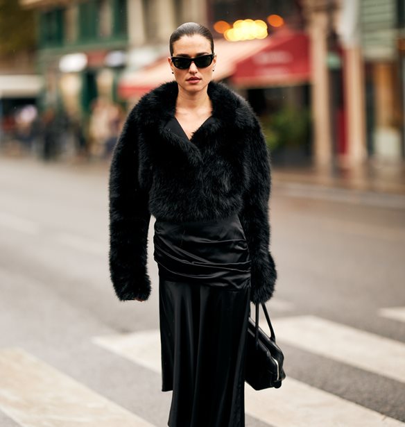 Halloween chic | 10 σέξι μαύρα φορέματα για σένα που δεν θες να ντυθείς κάτι τρομακτικό