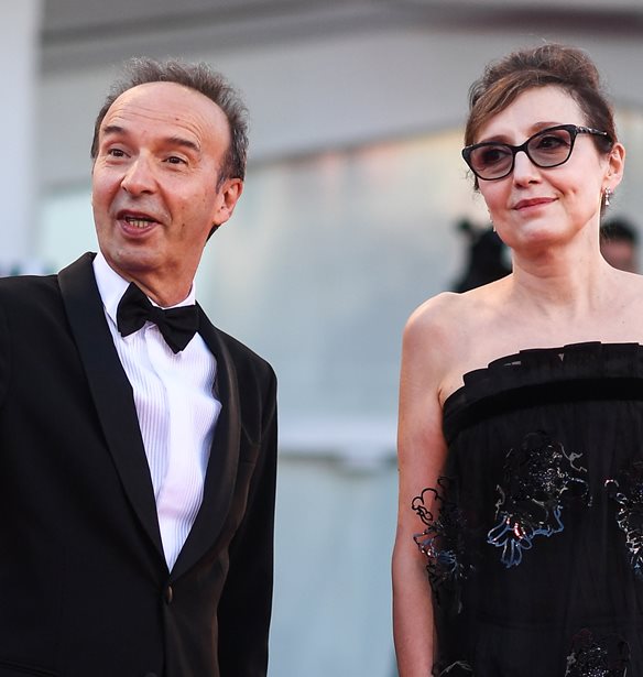 &#x397; &#x3B1;&#x3C6;&#x3B9;&#x3AD;&#x3C1;&#x3C9;&#x3C3;&#x3B7; &#x3C4;&#x3BF;&#x3C5; Roberto  Benigni &#x3C3;&#x3C4;&#x3B7;&#x3BD; &#x3B5;&#x3C0;&#x3AF; 40 &#x3C7;&#x3C1;&#x3CC;&#x3BD;&#x3B9;&#x3B1; &#x3C3;&#x3CD;&#x3B6;&#x3C5;&#x3B3;&#x3CC; &#x3C4;&#x3BF;&#x3C5; &#x3B5;&#x3AF;&#x3BD;&#x3B1;&#x3B9; &#x3B1;&#x3C0;&#x3CC; &#x3C4;&#x3B9;&#x3C2; &#x3C0;&#x3B9;&#x3BF; &#x3CC;&#x3BC;&#x3BF;&#x3C1;&#x3C6;&#x3B5;&#x3C2; &#x3C0;&#x3BF;&#x3C5; &#x3AD;&#x3C7;&#x3B5;&#x3B9; &#x3BA;&#x3AC;&#x3BD;&#x3B5;&#x3B9; &#x3AC;&#x3BD;&#x3C4;&#x3C1;&#x3B1;&#x3C2;