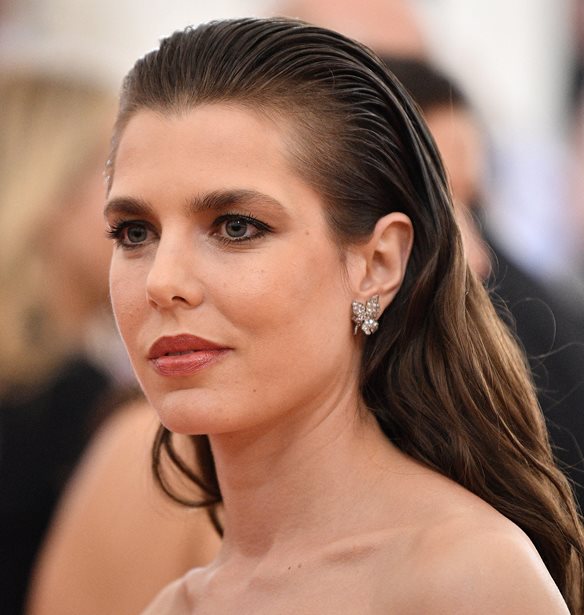 &#x397; Charlotte Casiraghi &#x3C0;&#x3B1;&#x3BD;&#x3C4;&#x3C1;&#x3B5;&#x3CD;&#x3C4;&#x3B7;&#x3BA;&#x3B5; &#x3BE;&#x3B1;&#x3BD;&#x3AC; &#x3BA;&#x3B1;&#x3B9; &#x3C6;&#x3CC;&#x3C1;&#x3B5;&#x3C3;&#x3B5; &#x3AD;&#x3BD;&#x3B1; &#x3BC;&#x3BF;&#x3BD;&#x3B1;&#x3B4;&#x3B9;&#x3BA;&#x3CC; &#x3BD;&#x3C5;&#x3C6;&#x3B9;&#x3BA;&#x3CC;