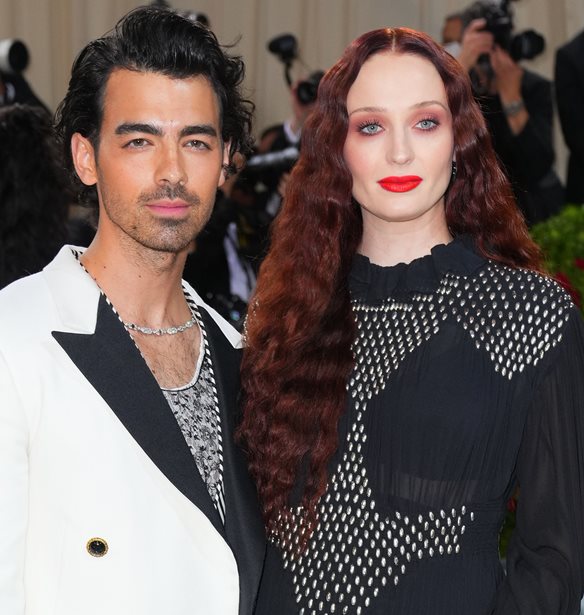 Joe Jonas | &#x3A4;&#x3BF; &#x3C0;&#x3C1;&#x3CE;&#x3C4;&#x3BF; &#x3C3;&#x3C7;&#x3CC;&#x3BB;&#x3B9;&#x3BF; &#x3B3;&#x3B9;&#x3B1; &#x3C4;&#x3BF;&#x3BD; &#x3C7;&#x3C9;&#x3C1;&#x3B9;&#x3C3;&#x3BC;&#x3CC; &#x3C4;&#x3BF;&#x3C5; &#x3BC;&#x3B5; &#x3C4;&#x3B7;&#x3BD; Sophie Turner