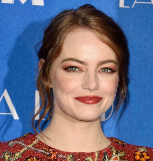 &#x397; Emma Stone &#x3AD;&#x3B4;&#x3B5;&#x3B9;&#x3C7;&#x3BD;&#x3B5; &#x3B5;&#x3BA;&#x3B8;&#x3B1;&#x3BC;&#x3B2;&#x3C9;&#x3C4;&#x3B9;&#x3BA;&#x3AE; &#x3BC;&#x3B5; Chanel &#x3C3;&#x3C4;&#x3B7;&#x3BD; &#x3C0;&#x3C1;&#x3B5;&#x3BC;&#x3B9;&#x3AD;&#x3C1;&#x3B1; &#x3C4;&#x3BF;&#x3C5; La la land &#x3C3;&#x3C4;&#x3BF; &#x3A0;&#x3B1;&#x3C1;&#x3AF;&#x3C3;&#x3B9;