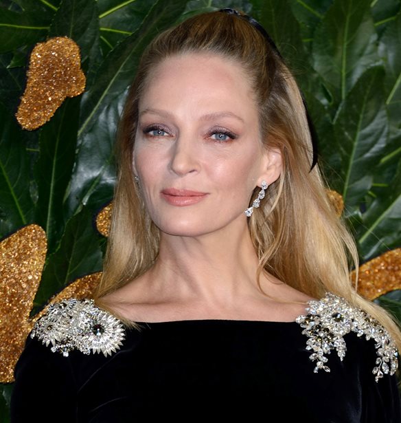 &#x397; Uma Thurman &#x3C6;&#x3C9;&#x3C4;&#x3BF;&#x3B3;&#x3C1;&#x3B1;&#x3C6;&#x3AF;&#x3B6;&#x3B5;&#x3C4;&#x3B1;&#x3B9; &#x3BC;&#x3B1;&#x3B6;&#x3AF; &#x3BC;&#x3B5; &#x3C4;&#x3B9;&#x3C2; &#x3BA;&#x3CC;&#x3C1;&#x3B5;&#x3C2; &#x3C4;&#x3B7;&#x3C2;