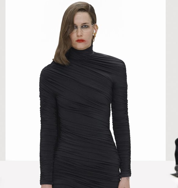 Balenciaga | &#x397; &#x3C0;&#x3C1;&#x3CC;&#x3C3;&#x3BA;&#x3BB;&#x3B7;&#x3C3;&#x3B7; &#x3B3;&#x3B9;&#x3B1; &#x3C4;&#x3BF; SS23 show &#x3C4;&#x3BF;&#x3C5; &#x3BF;&#x3AF;&#x3BA;&#x3BF;&#x3C5; &#x3B5;&#x3AF;&#x3BD;&#x3B1;&#x3B9; &#x3AD;&#x3BD;&#x3B1; &#x3C7;&#x3B1;&#x3BC;&#x3AD;&#x3BD;&#x3BF; &#x3C0;&#x3BF;&#x3C1;&#x3C4;&#x3BF;&#x3C6;&#x3CC;&#x3BB;&#x3B9;