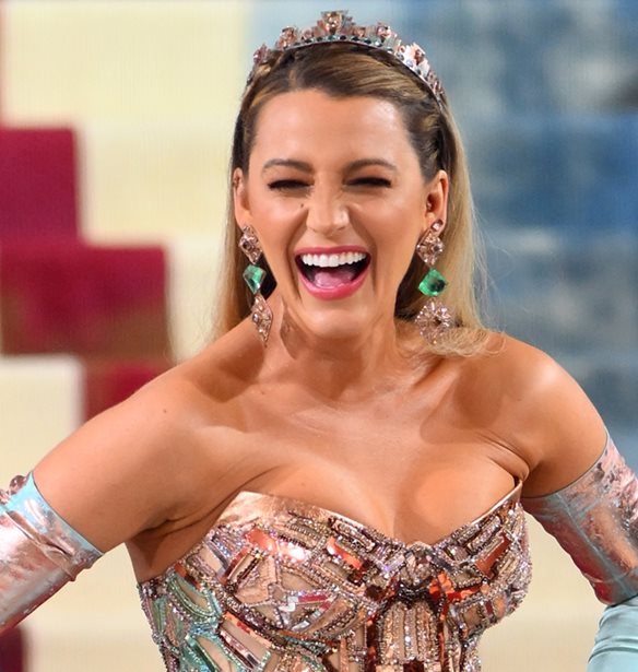 Blake Lively | &#x397; &#x3BC;&#x3B9;&#x3BA;&#x3C1;&#x3AE; &#x3C0;&#x3B1;&#x3C1;&#x3B1;&#x3B2;&#x3AF;&#x3B1;&#x3C3;&#x3B7; &#x3C0;&#x3BF;&#x3C5; &#x3AD;&#x3BA;&#x3B1;&#x3BD;&#x3B5; &#x3B3;&#x3B9;&#x3B1; &#x3C4;&#x3BF; iconic &#x3C6;&#x3CC;&#x3C1;&#x3B5;&#x3BC;&#x3B1; &#x3C4;&#x3BF;&#x3C5; Met Gala &#x3C0;&#x3BF;&#x3C5; &#x3B5;&#x3BA;&#x3C4;&#x3AF;&#x3B8;&#x3B5;&#x3C4;&#x3B1;&#x3B9; &#x3C3;&#x3C4;&#x3BF; Kesnighton