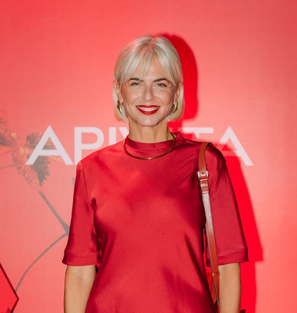 APIVITA | &#x3A0;&#x3BF;&#x3B9;&#x3B5;&#x3C2; &#x3C3;&#x3C5;&#x3BD;&#x3B1;&#x3BD;&#x3C4;&#x3AE;&#x3C3;&#x3B1;&#x3BC;&#x3B5; &#x3C3;&#x3C4;&#x3BF; &#x3BE;&#x3B5;&#x3C7;&#x3C9;&#x3C1;&#x3B9;&#x3C3;&#x3C4;&#x3CC; &#x3BA;&#x3AC;&#x3BB;&#x3B5;&#x3C3;&#x3BC;&#x3B1; &#x3C0;&#x3BF;&#x3C5; &#x3B4;&#x3B9;&#x3BF;&#x3C1;&#x3B3;&#x3AC;&#x3BD;&#x3C9;&#x3C3;&#x3B5; &#x3C4;&#x3BF; beauty brand