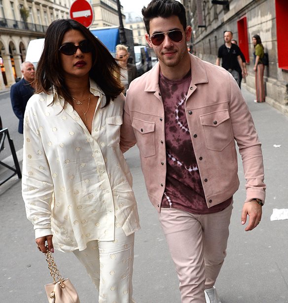 Priyanka Chopra &amp; Nick Jonas: &#x3A0;&#x3BF;&#x3CD; &#x3C4;&#x3BF;&#x3C5;&#x3C2; &#x3B5;&#x3BD;&#x3C4;&#x3CC;&#x3C0;&#x3B9;&#x3C3;&#x3B5; &#x3BF; &#x3C6;&#x3C9;&#x3C4;&#x3BF;&#x3B3;&#x3C1;&#x3B1;&#x3C6;&#x3B9;&#x3BA;&#x3CC;&#x3C2; &#x3C6;&#x3B1;&#x3BA;&#x3CC;&#x3C2;;
