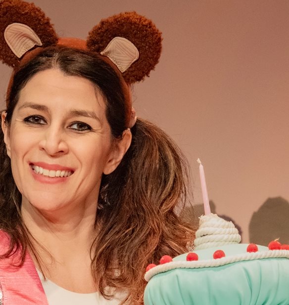 &#x397; &#x39C;&#x3B1;&#x3C1;&#x3AF;&#x3B1; &#x39A;&#x3B7;&#x3BB;&#x3B1;&#x3B7;&#x3B4;&#x3CC;&#x3BD;&#x3B7; &#x3C0;&#x3B1;&#x3C1;&#x3BF;&#x3C5;&#x3C3;&#x3B9;&#x3AC;&#x3B6;&#x3B5;&#x3B9; &#x3BC;&#x3B9;&#x3B1; &#x3B1;&#x3C0;&#x3CC; &#x3C4;&#x3B9;&#x3C2; &#x3C0;&#x3B9;&#x3BF; &#x3C0;&#x3B5;&#x3C4;&#x3C5;&#x3C7;&#x3B7;&#x3BC;&#x3AD;&#x3BD;&#x3B5;&#x3C2; &#x3B8;&#x3B5;&#x3B1;&#x3C4;&#x3C1;&#x3B9;&#x3BA;&#x3AD;&#x3C2; &#x3C0;&#x3B1;&#x3C1;&#x3B1;&#x3C3;&#x3C4;&#x3AC;&#x3C3;&#x3B5;&#x3B9;&#x3C2; &#x3B3;&#x3B9;&#x3B1; &#x3C0;&#x3B1;&#x3B9;&#x3B4;&#x3B9;&#x3AC;