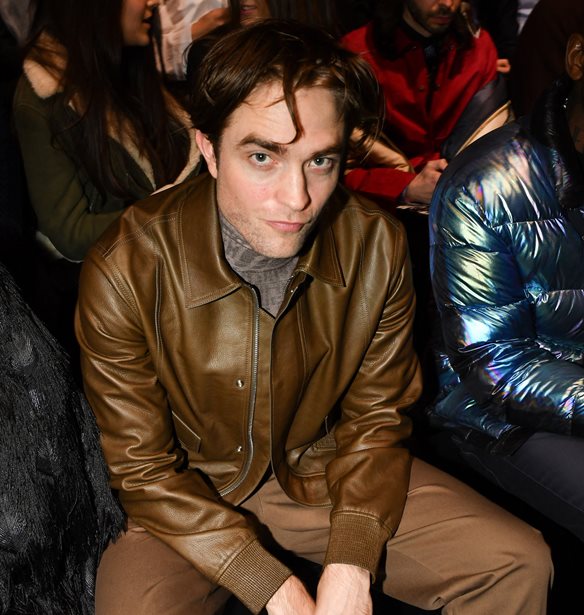 &#x39F; Robert Pattinson &#x3B4;&#x3B9;&#x3B1;&#x3B3;&#x3BD;&#x3CE;&#x3C3;&#x3C4;&#x3B7;&#x3BA;&#x3B5; &#x3BC;&#x3B5; &#x3BA;&#x3BF;&#x3C1;&#x3C9;&#x3BD;&#x3BF;&#x3CA;&#x3CC;