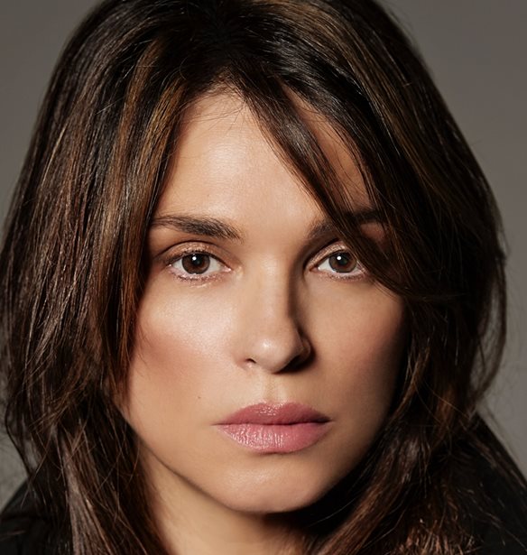 &#x397; &#x3A3;&#x3AF;&#x3BB;&#x3B9;&#x3B1; &#x39A;&#x3C1;&#x3B9;&#x3B8;&#x3B1;&#x3C1;&#x3B9;&#x3CE;&#x3C4;&#x3B7; &#x3C6;&#x3C9;&#x3C4;&#x3BF;&#x3B3;&#x3C1;&#x3B1;&#x3C6;&#x3AF;&#x3B6;&#x3B5;&#x3B9; &#x3C4;&#x3B7; 19&#x3C7;&#x3C1;&#x3BF;&#x3BD;&#x3B7; &#x3BA;&#x3CC;&#x3C1;&#x3B7; &#x3C4;&#x3B7;&#x3C2;, &#x395;&#x3BB;&#x3B9;&#x3C3;&#x3AC;&#x3B2;&#x3B5;&#x3C4;, &#x3BC;&#x3B1;&#x3B6;&#x3AF; &#x3BC;&#x3B5; &#x3C4;&#x3BF;&#x3BD; &#x39D;&#x3AF;&#x3BA;&#x3BF; &#x3A4;&#x3C3;&#x3AC;&#x3BA;&#x3BF;