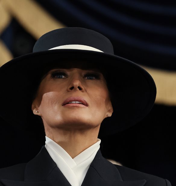 Melania Trump | &#x3A0;&#x3BF;&#x3B9;&#x3BF;&#x3C2; &#x3B5;&#x3AF;&#x3BD;&#x3B1;&#x3B9; &#x3BF; &#x391;&#x3BC;&#x3B5;&#x3C1;&#x3B9;&#x3BA;&#x3B1;&#x3BD;&#x3CC;&#x3C2; &#x3C3;&#x3C7;&#x3B5;&#x3B4;&#x3B9;&#x3B1;&#x3C3;&#x3C4;&#x3AE;&#x3C2; &#x3C0;&#x3BF;&#x3C5; &#x3B5;&#x3BC;&#x3C0;&#x3B9;&#x3C3;&#x3C4;&#x3B5;&#x3CD;&#x3C4;&#x3B7;&#x3BA;&#x3B5; &#x3B3;&#x3B9;&#x3B1; &#x3C4;&#x3BF; look &#x3C4;&#x3B7;&#x3C2; &#x3BF;&#x3C1;&#x3BA;&#x3C9;&#x3BC;&#x3BF;&#x3C3;&#x3AF;&#x3B1;&#x3C2;
