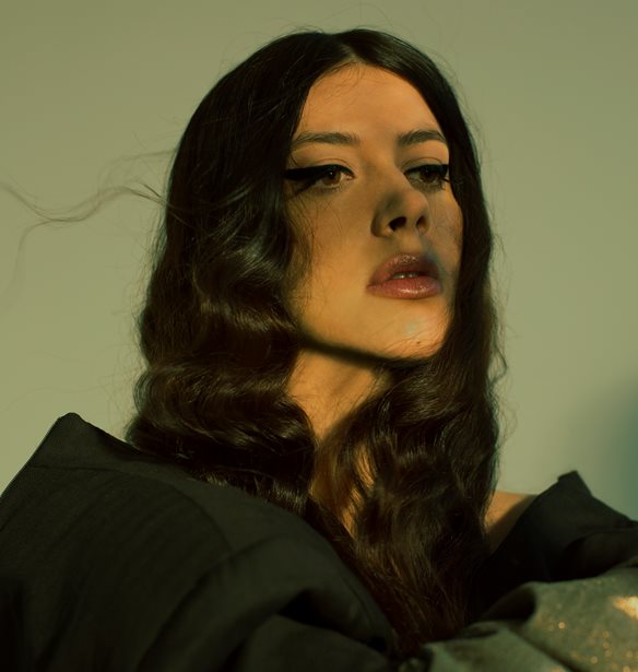 &#x395;&#x3AF;&#x3B4;&#x3B1;, &#x3B4;&#x3B9;&#x3AC;&#x3B2;&#x3B1;&#x3C3;&#x3B1;, &#x3AC;&#x3BA;&#x3BF;&#x3C5;&#x3C3;&#x3B1;: &#x3A4;&#x3B9; &#x3BA;&#x3AC;&#x3BD;&#x3B5;&#x3B9; &#x3B7; Katerine Duska &#x3C3;&#x3C4;&#x3BF; &#x3C3;&#x3C0;&#x3AF;&#x3C4;&#x3B9; &#x3C4;&#x3B7;&#x3C2;