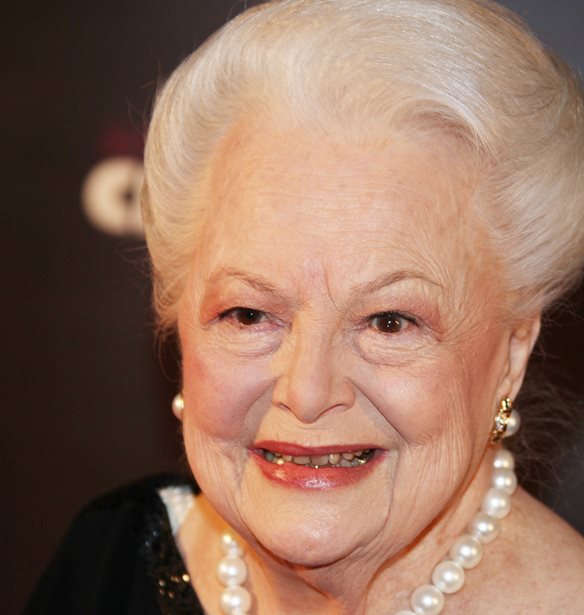Olivia de Havilland: &#x397; &#x3C0;&#x3C1;&#x3C9;&#x3C4;&#x3B1;&#x3B3;&#x3C9;&#x3BD;&#x3AF;&#x3C3;&#x3C4;&#x3C1;&#x3B9;&#x3B1; &#x3C4;&#x3BF;&#x3C5; &#x27;&#x27;&#x38C;&#x3C3;&#x3B1; &#x3C0;&#x3B1;&#x3AF;&#x3C1;&#x3BD;&#x3B5;&#x3B9; &#x3BF; &#x3AC;&#x3BD;&#x3B5;&#x3BC;&#x3BF;&#x3C2;&#x27;&#x27; &#x3AD;&#x3BA;&#x3BB;&#x3B5;&#x3B9;&#x3C3;&#x3B5; &#x3C4;&#x3B1; 102!