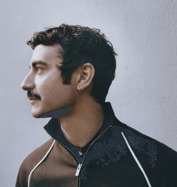 Versace | &#x39F; Dario Vitale &#x3B1;&#x3C0;&#x3BF;&#x3C7;&#x3C9;&#x3C1;&#x3B5;&#x3AF; &#x3B1;&#x3C0;&#x3CC; &#x3C4;&#x3BF;&#x3BD; &#x3BF;&#x3AF;&#x3BA;&#x3BF;