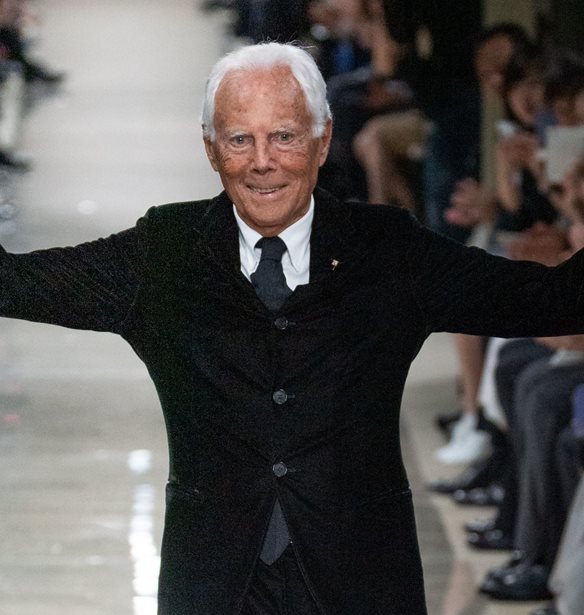 Giorgio Armani | &#x395;&#x3BE;&#x3B7;&#x3B3;&#x3B5;&#x3AF; &#x3B3;&#x3B9;&#x3B1;&#x3C4;&#x3AF; &#x3C4;&#x3BF; &#x3BA;&#x3CC;&#x3BA;&#x3BA;&#x3B9;&#x3BD;&#x3BF; &#x3C7;&#x3B1;&#x3BB;&#x3AF; &#x3C4;&#x3C9;&#x3BD; &#x38C;&#x3C3;&#x3BA;&#x3B1;&#x3C1; &#x3AD;&#x3C7;&#x3B5;&#x3B9; &#x3C4;&#x3B5;&#x3C1;&#x3AC;&#x3C3;&#x3C4;&#x3B9;&#x3B1; &#x3C3;&#x3B7;&#x3BC;&#x3B1;&#x3C3;&#x3AF;&#x3B1; &#x3B3;&#x3B9;&#x3B1; &#x3C4;&#x3BF;&#x3BD; &#x3BA;&#x3CC;&#x3C3;&#x3BC;&#x3BF; &#x3C4;&#x3B7;&#x3C2; &#x3BC;&#x3CC;&#x3B4;&#x3B1;&#x3C2;
